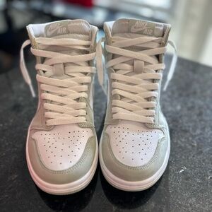 Womens Air Jordan 1 Retro High OG in Seafoam - size 8.5 women’s